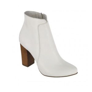 MIA white size 9 boots